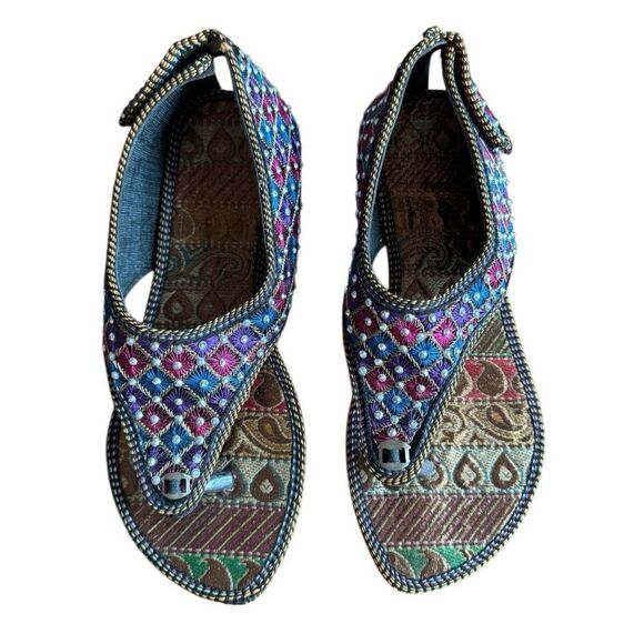 Indian Colorful Embroidered Tongue Sandals - Size 8 - Picture 1 of 4